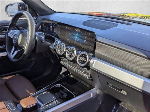 Used 2022 Mercedes-Benz GLB 250 image 21
