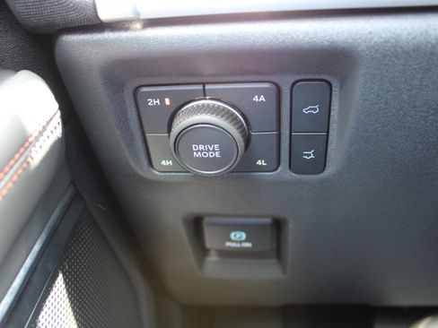Used 2025 Ford Expedition Active AWD/4WD image 24