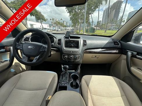 Used 2015 Kia Sorento LX image 10