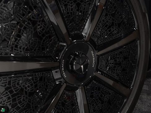 Used 2025 Mercedes-Benz Maybach GLS 600 4MATIC image 21