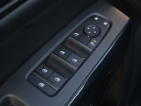 Used 2025 Nissan Pathfinder SV AWD/4WD image 14