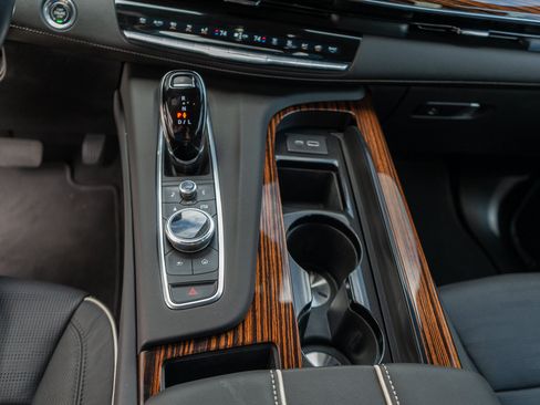 Used 2021 Cadillac Escalade Premium Luxury w/ LPO, Radiant Package AWD/4WD image 73