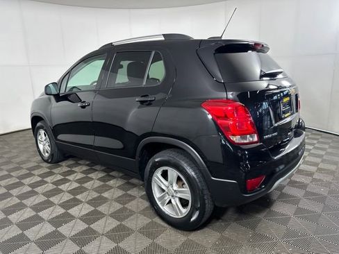 Used 2022 Chevrolet Trax LT w/ LT Convenience Package image 5