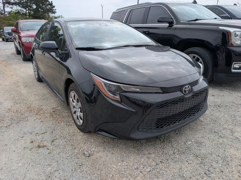 Used 2022 Toyota Corolla LE image 2