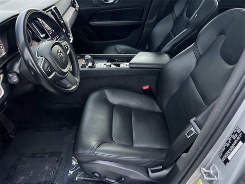 Used 2022 Volvo S60 B5 Momentum image 14