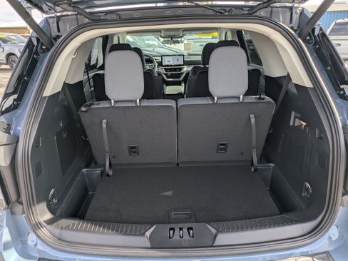 Used 2025 Ford Explorer Active RWD image 12