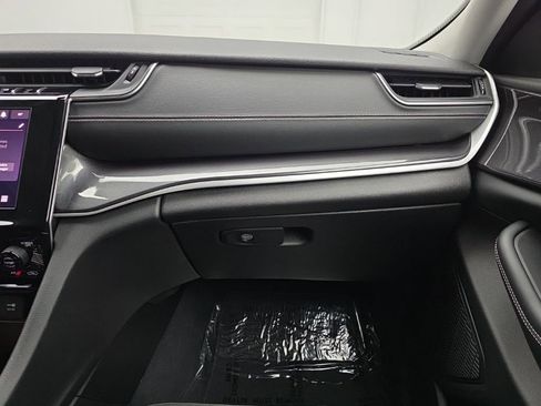 Used 2023 Jeep Grand Cherokee Laredo image 37