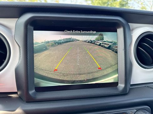 Used 2021 Jeep Wrangler Unlimited Sport AWD/4WD image 16