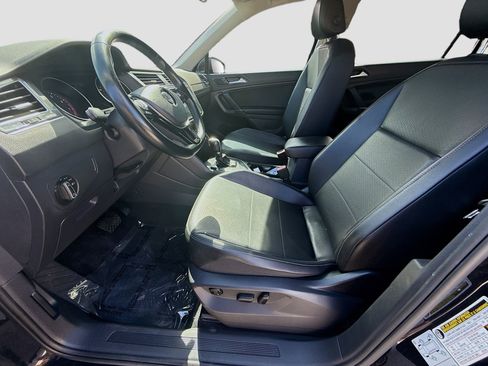 Used 2018 Volkswagen Tiguan SE FWD image 16