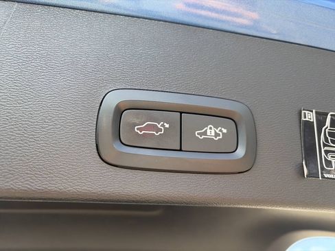 Used 2021 Volvo XC40 P8 Recharge w/ Advanced Package AWD/4WD image 11