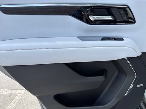 Used 2025 Chevrolet Tahoe Premier AWD/4WD image 23