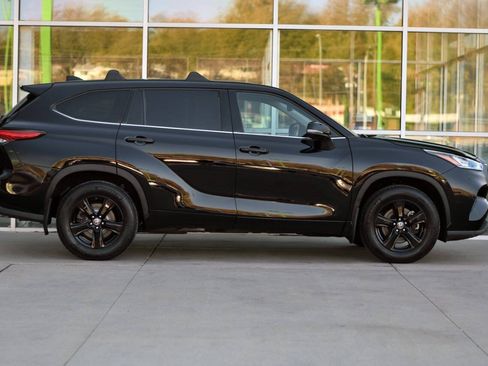 Used 2020 Toyota Highlander LE AWD/4WD image 8