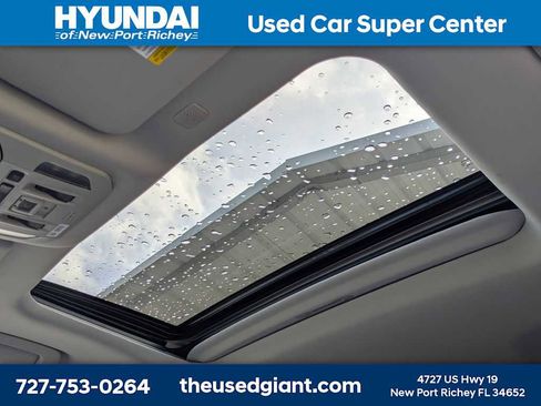 Used 2021 Toyota Highlander XLE AWD/4WD image 28