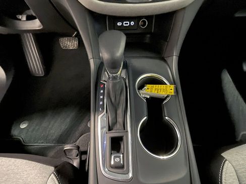 Used 2023 Chevrolet Equinox LS image 34