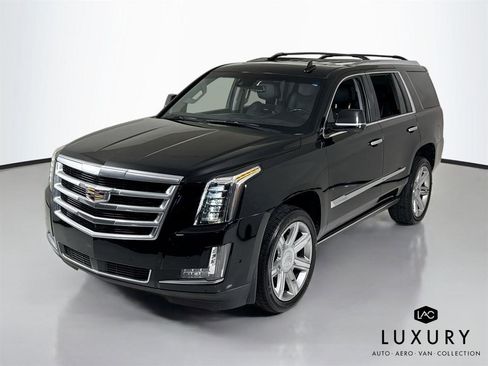 Used 2018 Cadillac Escalade Premium Luxury image 4