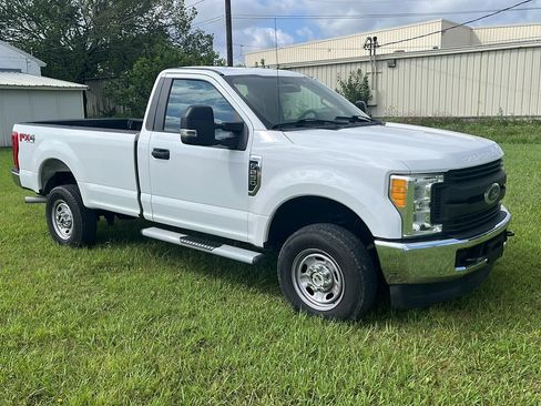 Used 2017 Ford F250 XL w/ Power Equipment Group AWD/4WD image 6