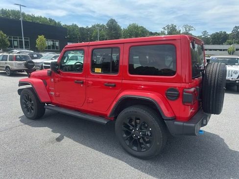 Used 2024 Jeep Wrangler Unlimited Sahara AWD/4WD image 5
