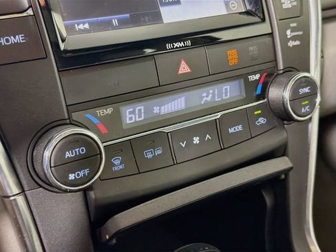 Used 2016 Toyota Camry XLE w/ Moonroof Package FWD image 21