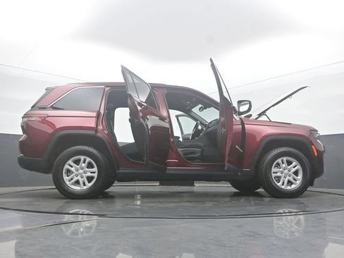 Used 2024 Jeep Grand Cherokee Laredo AWD/4WD image 59