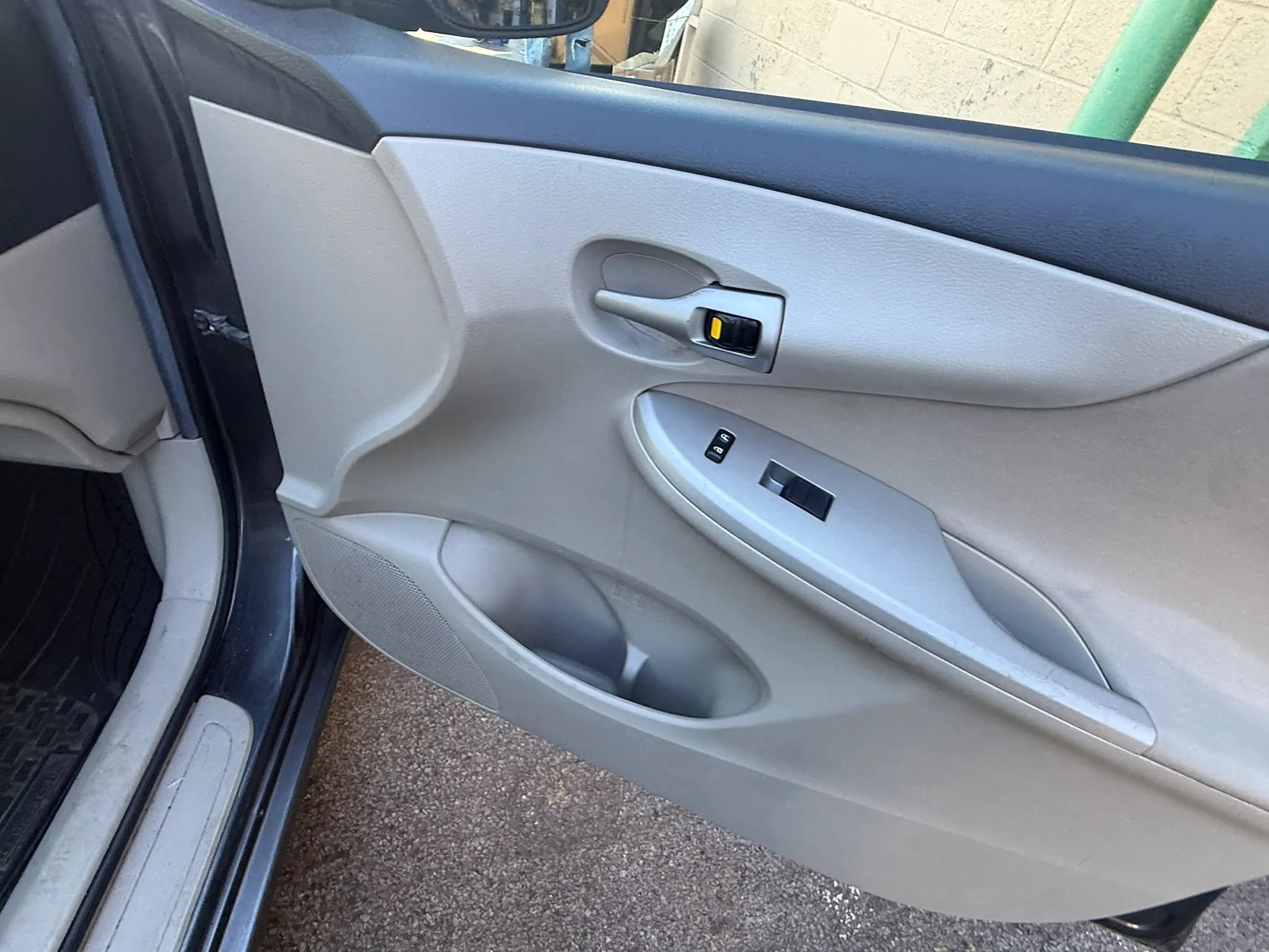 Used 2011 Toyota Corolla LE FWD image 18