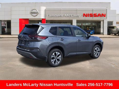 Used 2023 Nissan Rogue SV image 3