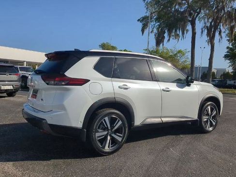 Certified 2025 Nissan Rogue SL w/ SL Premium Package FWD image 4