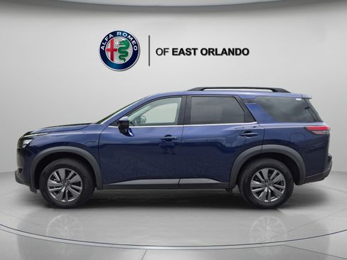 Used 2025 Nissan Pathfinder SV FWD image 4