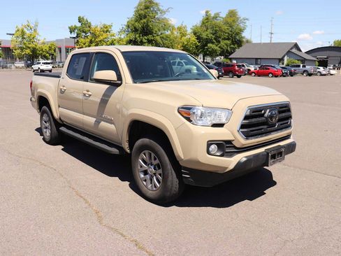 Used 2019 Toyota Tacoma SR5 AWD/4WD image 3