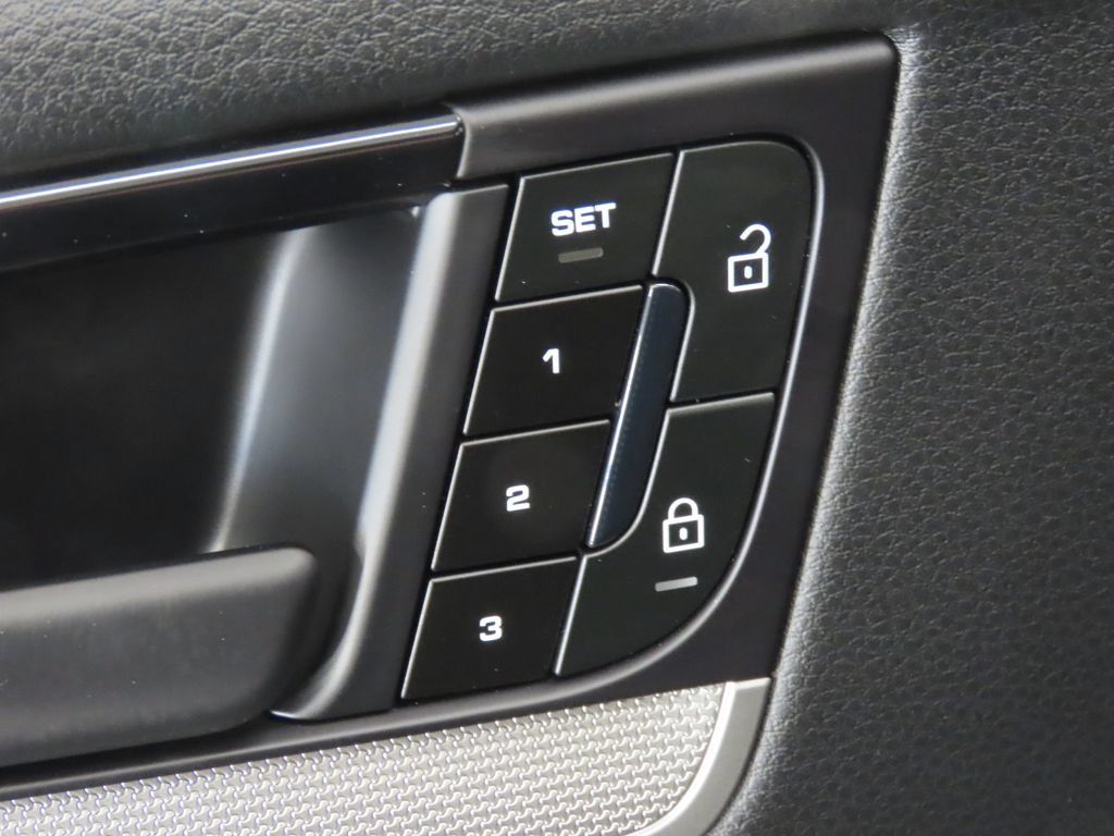 Certified 2025 Porsche Cayenne Coupe AWD/4WD image 37