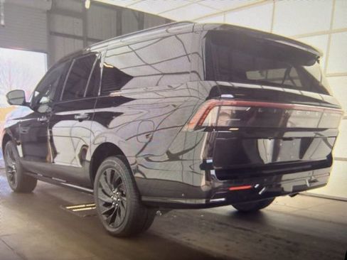 Used 2025 Lincoln Navigator L Reserve w/ Jet Appearance Package image 3