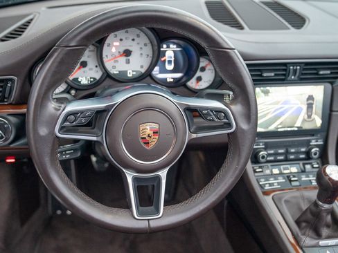 Used 2017 Porsche 911 Carrera S image 15