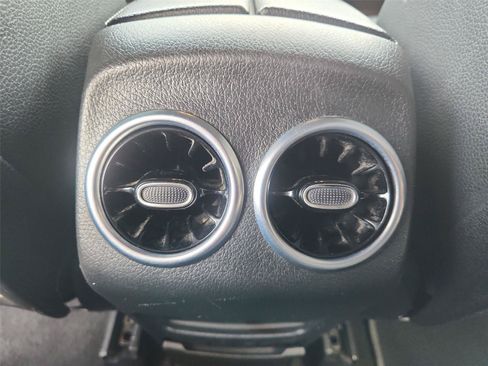 Used 2020 Mercedes-Benz GLB 250 w/ Premium Package image 20