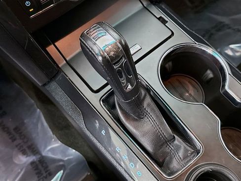 Used 2016 Ford Explorer XLT w/ Equipment Group 201A FWD image 16