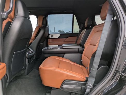 Used 2019 Lincoln Navigator Reserve AWD/4WD image 21