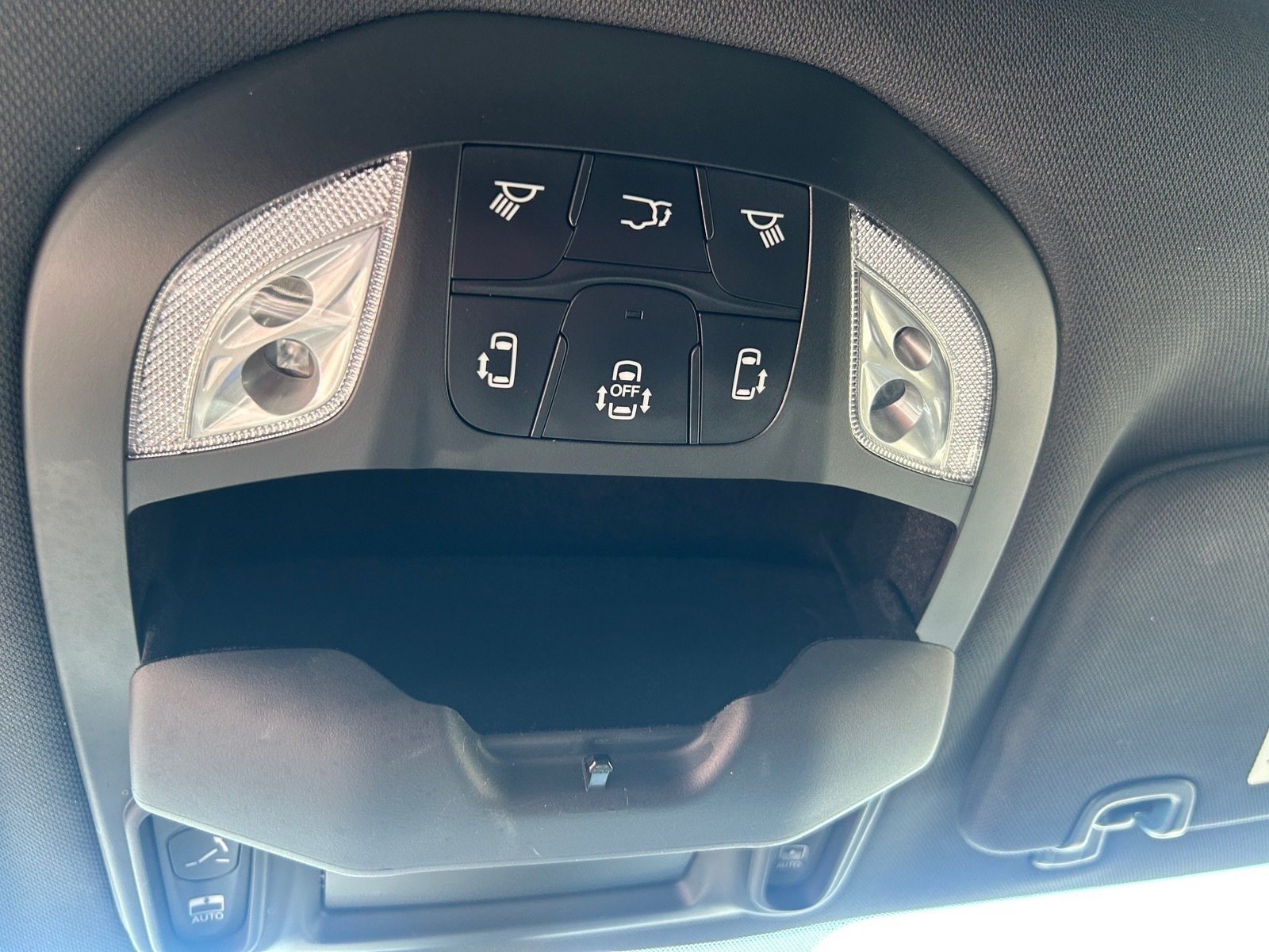 Used 2025 Chrysler Pacifica Limited FWD image 25