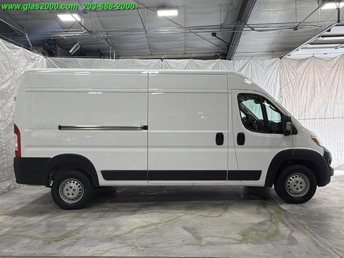 Used 2024 RAM ProMaster 2500 w/ Convenience Group FWD image 14