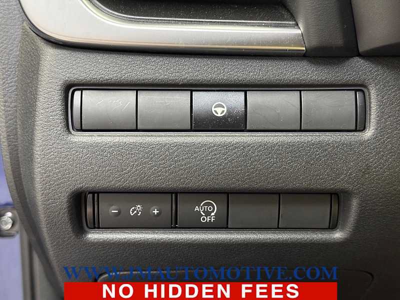 Used 2023 Nissan Rogue SV AWD/4WD image 32