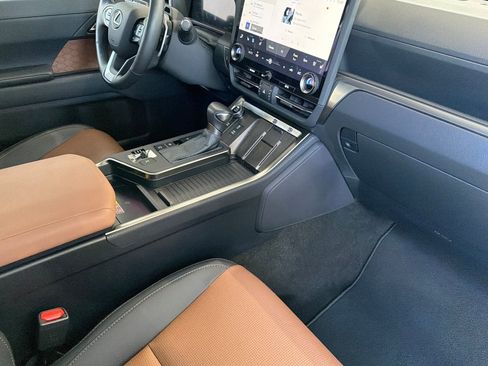 Certified 2025 Lexus GX 550 w/ Accessory Package (31) AWD/4WD image 20