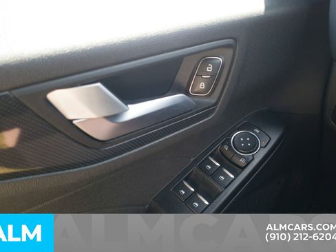 Used 2025 Ford Escape ST-Line image 18