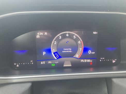 Certified 2025 Volkswagen Taos SE image 18