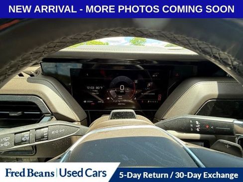 Used 2025 GMC Yukon Elevation w/ Elevation Premium Package AWD/4WD image 18