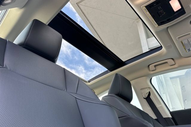 Used 2025 Lexus ES 350 w/ Premium Package FWD image 19