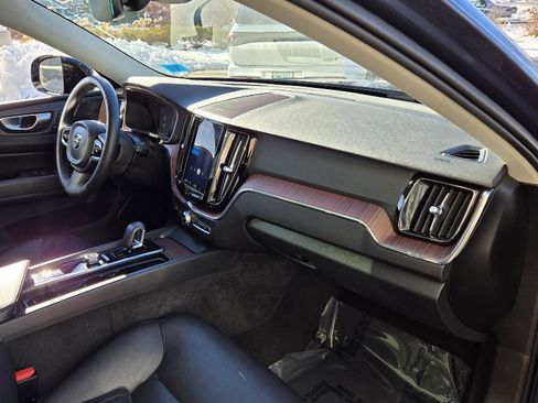 Used 2024 Volvo XC60 B5 Plus image 16