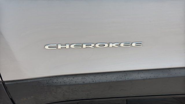 Used 2020 Jeep Cherokee Latitude AWD/4WD image 35
