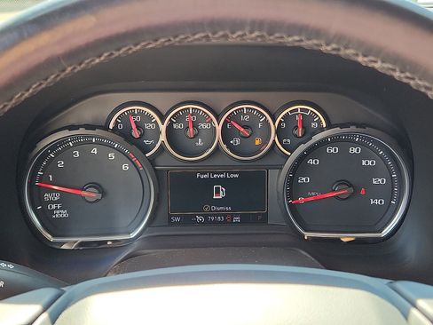 Used 2021 Chevrolet Suburban Z71 w/ Luxury Package image 16