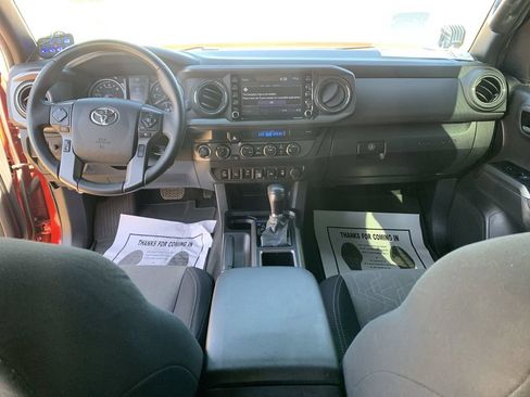 Used 2022 Toyota Tacoma TRD Off-Road w/ Technology Package AWD/4WD image 19