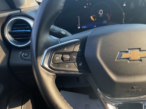 Used 2025 Chevrolet Trax LT w/ LT Convenience Package FWD image 31