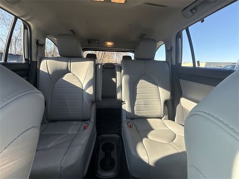 Used 2021 Toyota Highlander XLE image 22