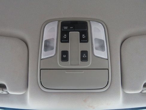 Used 2020 Kia Sedona EX image 24