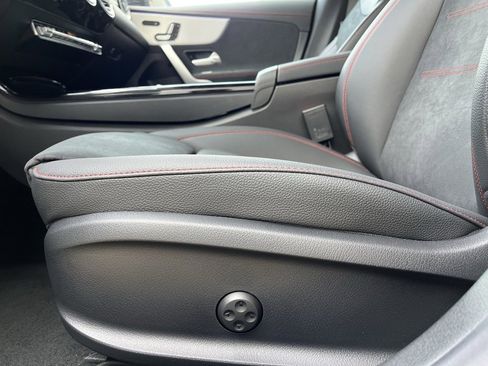 Used 2025 Mercedes-Benz CLA 250 4MATIC image 15